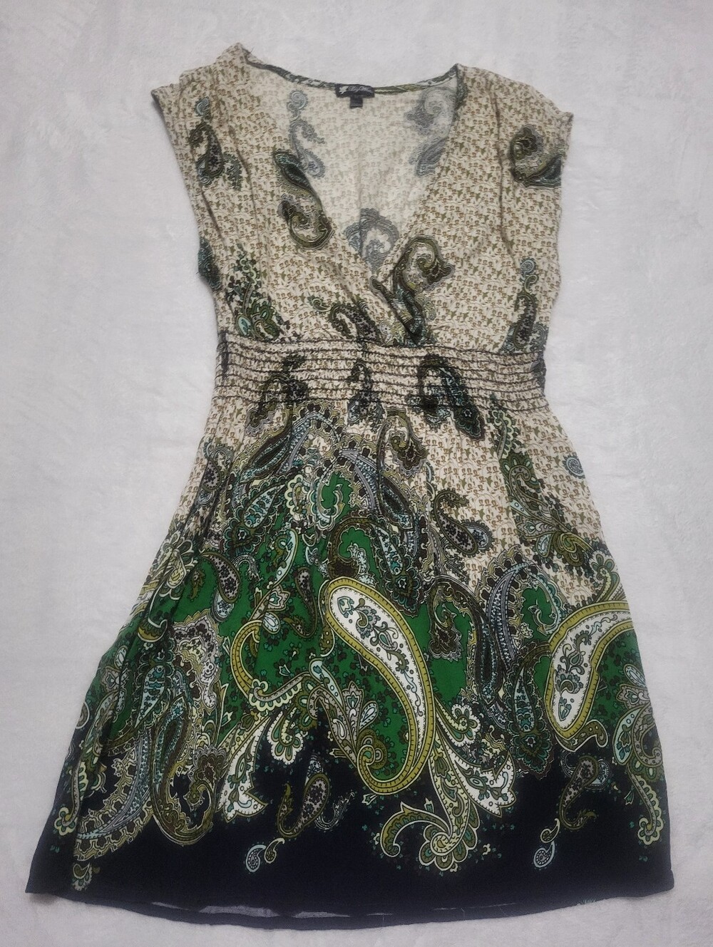 Lily White Mediun Sleeveless Green Paisley  Dress